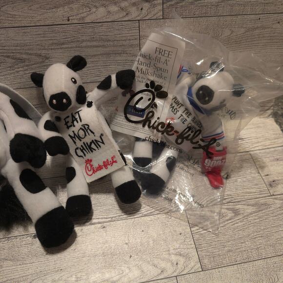 CHICK-FIL-A 2006 SUPER BOWL PLUSH EAT MORE CHICKEN PLUSH LOT OF 6 - Picture 4 of 6